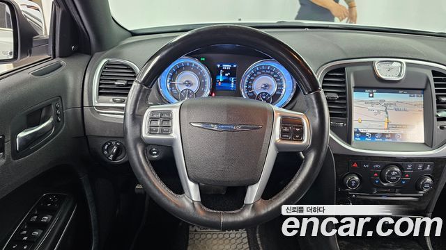 Chrysler 300C 2014 — photo 13