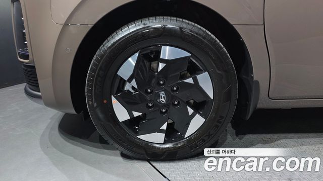 Hyundai Staria 2027 — photo 5