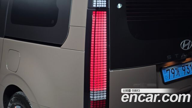 Hyundai Staria 2027 — photo 9