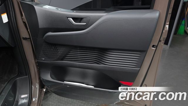 Hyundai Staria 2027 — photo 15