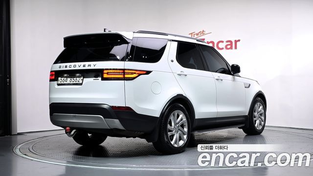 Land Rover Discovery 2018 — photo 2