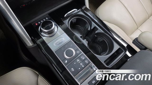Land Rover Discovery 2018 — photo 9