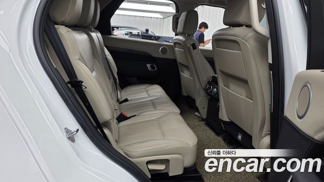 Land Rover Discovery 2018 — photo 11