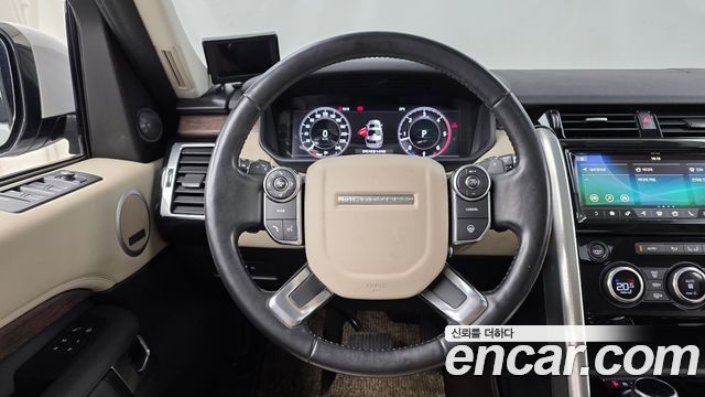 Land Rover Discovery 2018 — photo 12