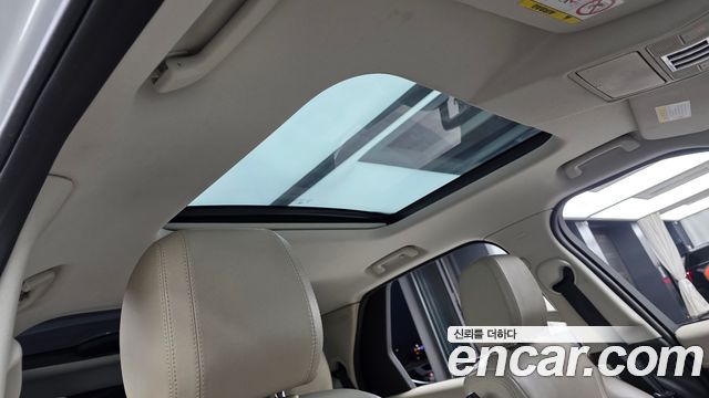 Land Rover Discovery 2018 — photo 17