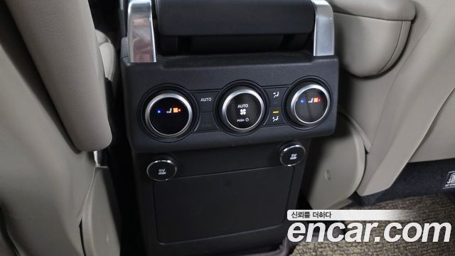 Land Rover Discovery 2018 — photo 18