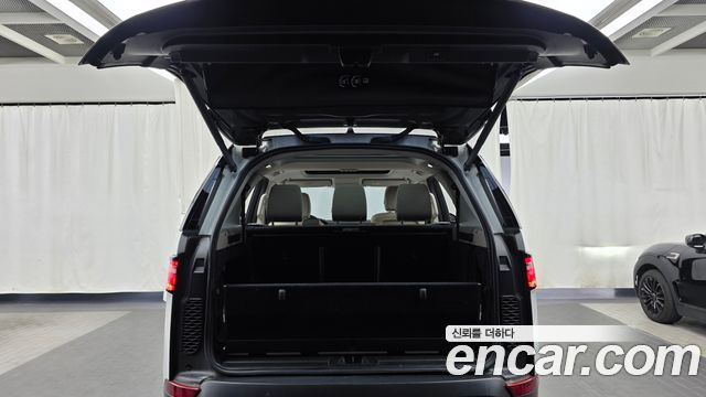 Land Rover Discovery 2018 — photo 20