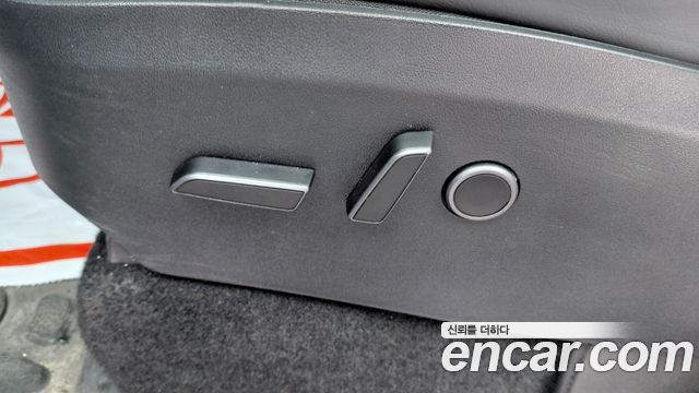 Tesla Model Y 2025 — photo 9