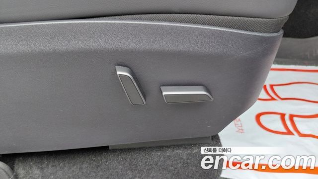 Tesla Model Y 2025 — photo 10