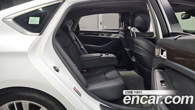 Genesis G80 2018 — photo 17
