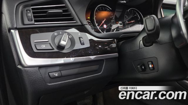 BMW 5-Series 2014 — photo 18