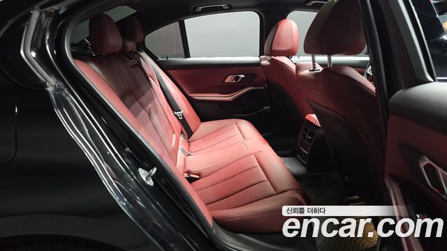 BMW 3-Series 2022 — photo 17