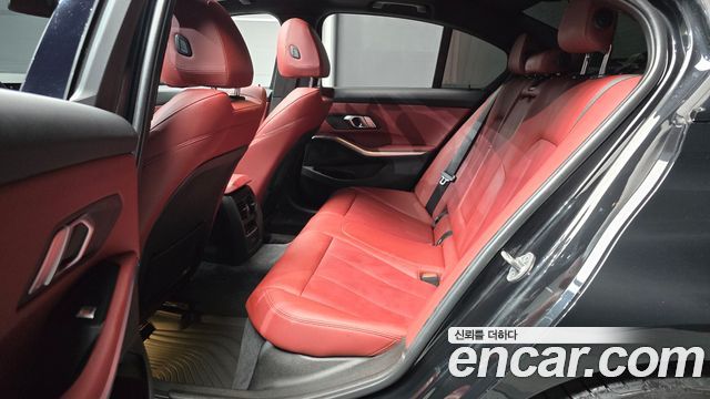 BMW 3-Series 2022 — photo 18