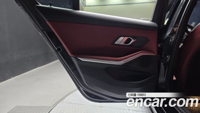 BMW 3-Series 2022 — photo 15