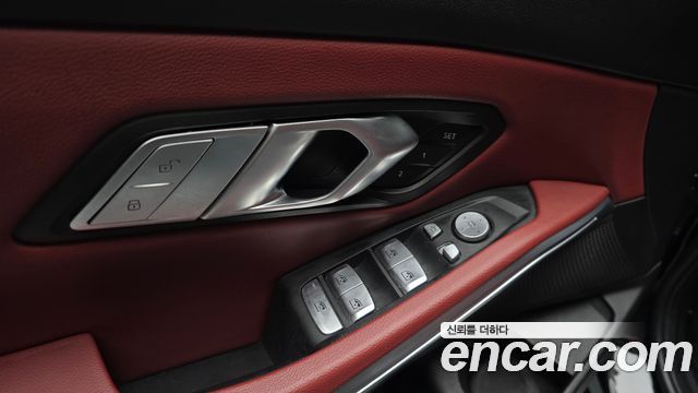 BMW 3-Series 2022 — photo 29