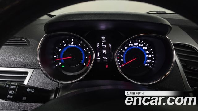 Hyundai AVANTE 2015 — photo 11