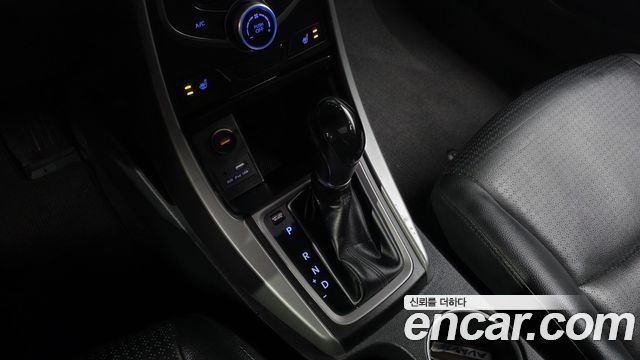 Hyundai AVANTE 2015 — photo 12