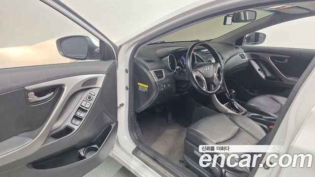 Hyundai AVANTE 2015 — photo 13