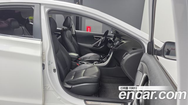 Hyundai AVANTE 2015 — photo 17