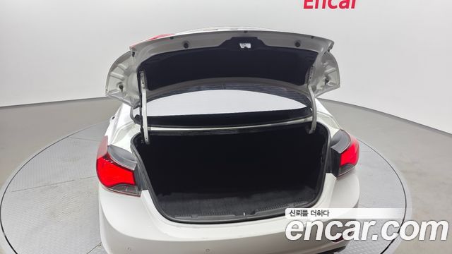 Hyundai AVANTE 2015 — photo 26