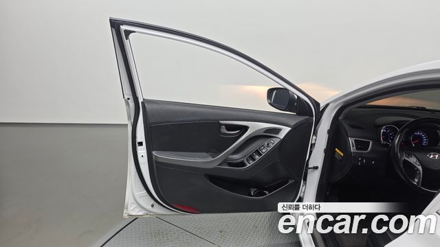 Hyundai AVANTE 2015 — photo 14