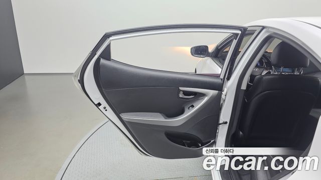 Hyundai AVANTE 2015 — photo 15