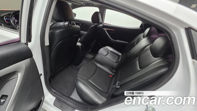 Hyundai AVANTE 2015 — photo 16