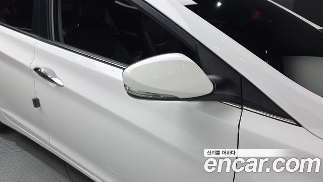 Hyundai AVANTE 2015 — photo 32