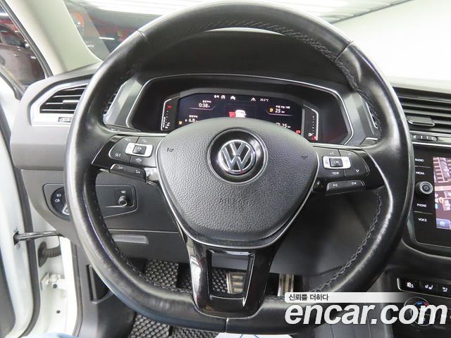 Volkswagen Tiguan 2020 — photo 11