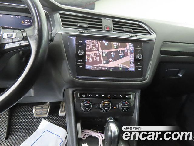 Volkswagen Tiguan 2020 — photo 19