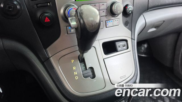 Hyundai Starex 2012 — photo 9