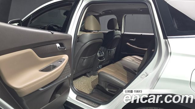 Hyundai Santafe 2019 — photo 11