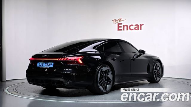 Audi RS e-tron GT 2023 — photo 2