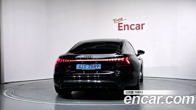Audi RS e-tron GT 2023 — photo 4