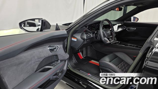 Audi RS e-tron GT 2023 — photo 13