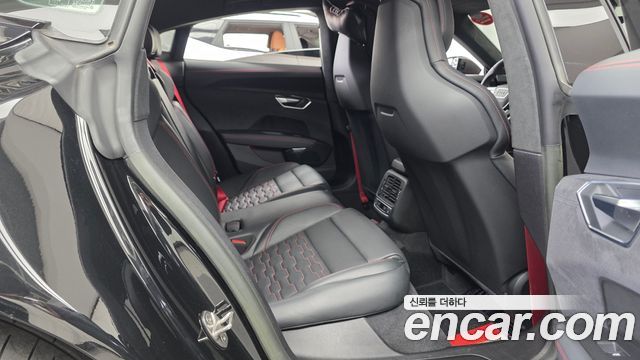 Audi RS e-tron GT 2023 — photo 17