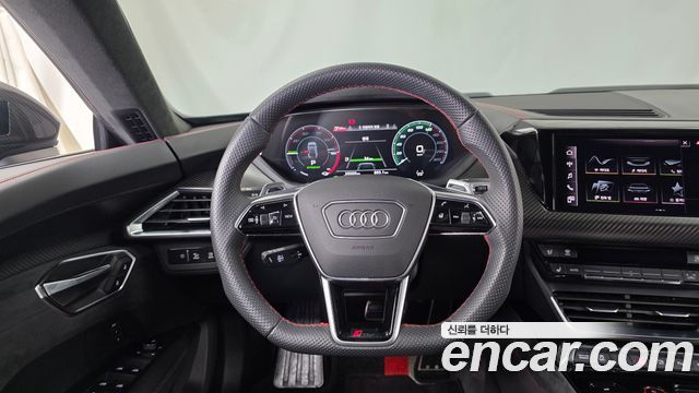 Audi RS e-tron GT 2023 — photo 18