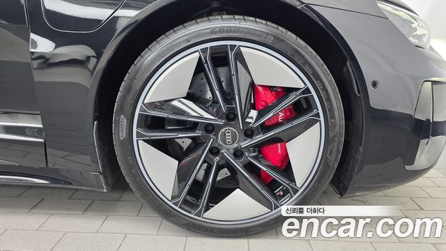 Audi RS e-tron GT 2023 — photo 7