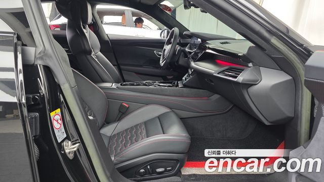 Audi RS e-tron GT 2023 — photo 16
