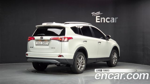 Toyota RAV4 2018 — photo 2
