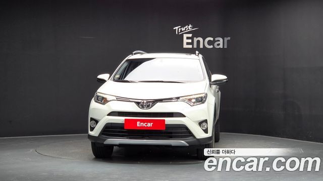Toyota RAV4 2018 — photo 3