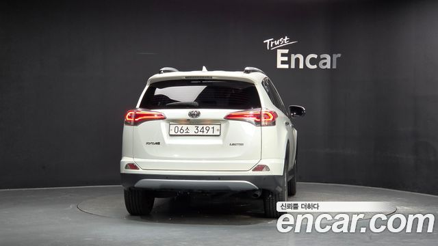 Toyota RAV4 2018 — photo 4