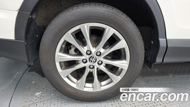 Toyota RAV4 2018 — photo 5