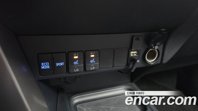 Toyota RAV4 2018 — photo 16