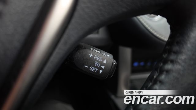 Toyota RAV4 2018 — photo 17