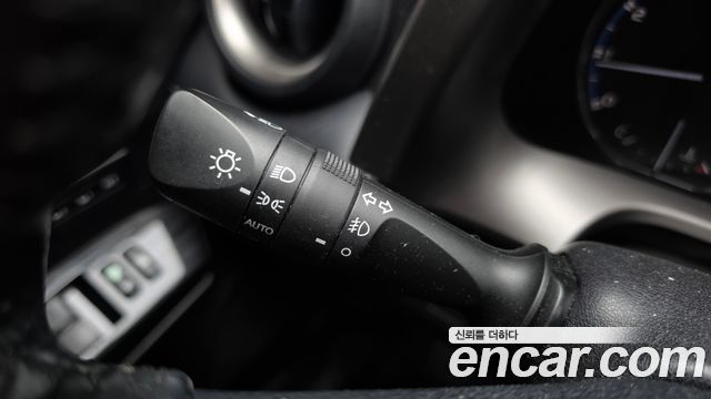 Toyota RAV4 2018 — photo 18