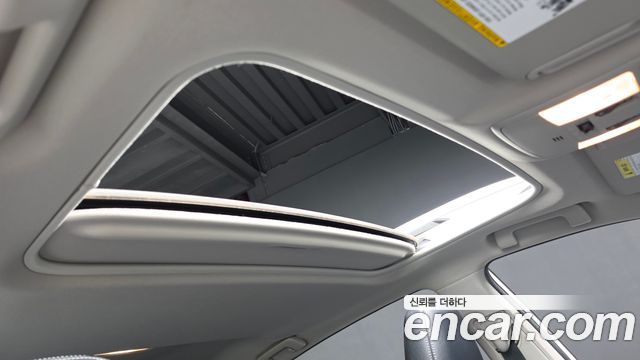 Toyota RAV4 2018 — photo 19
