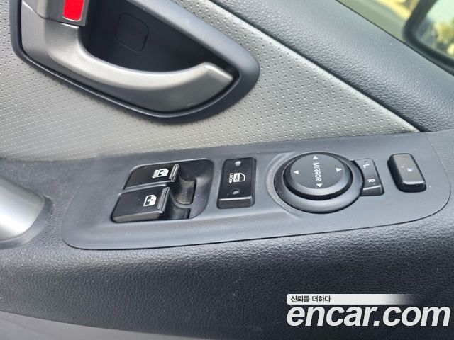 Hyundai Starex 2017 — photo 12