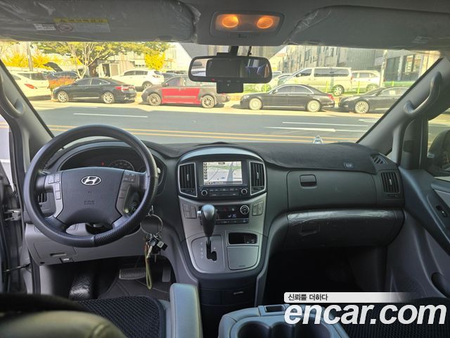 Hyundai Starex 2017 — photo 13