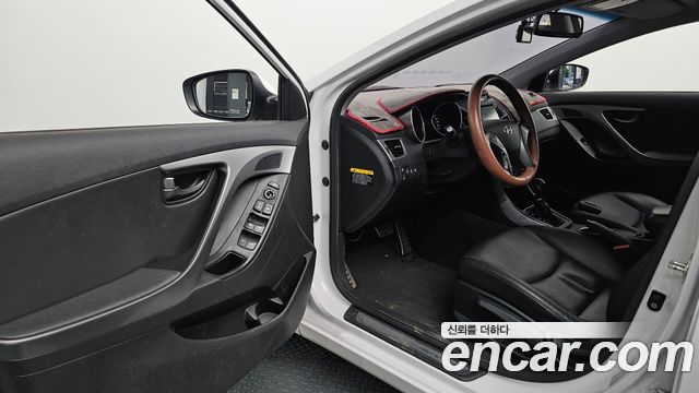 Hyundai AVANTE 2014 — photo 13